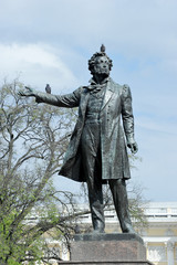 Fototapeta premium sculpture to Russian poet Pushkin with pigeons sitting on the sculpture