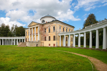 Architectural ensemble Manor Znamenskoye-Rayok. The manor house and the circular colonnade connecting it with the side wings (carriage and greenhouse) and the main gate opposite to it.