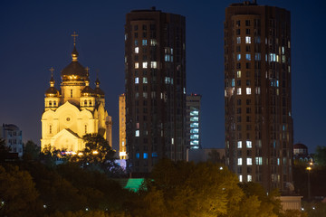 Naklejka premium Night View of the city of Khabarovsk from the Amur river. Blue night sky. The night city is brightly lit with lanterns.