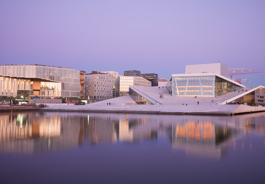 Oslo's new city part with the Opera and Library reflecing in the sea in the eveningæ' twilight