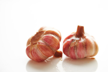 Obraz premium Pickled garlic cloves on white background 