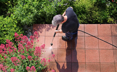 Cleaning stone slabs with the high-pressure cleaner