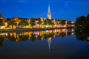 Lübeck an der Trave in der Nacht