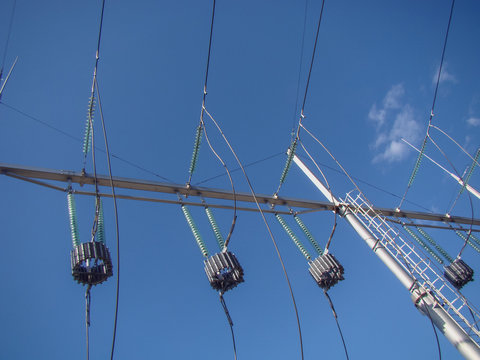 A line trap (high-frequency stopper) is a maintenance-free parallel resonant circuit. Metal constructions, high-voltage wires, glass insulators.