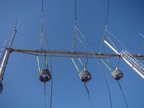 A line trap (high-frequency stopper) is a maintenance-free parallel resonant circuit. Metal constructions, high-voltage wires, glass insulators.