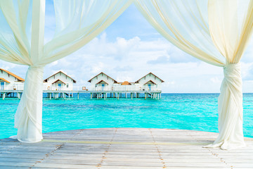 Fototapeta na wymiar white arch with tropical Maldives resort and sea