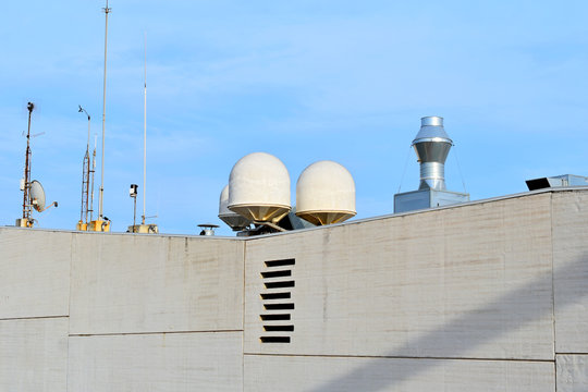 antennas and satellite communications devices in the seaport