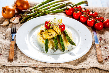 Grilled chicken fillet and vegetables