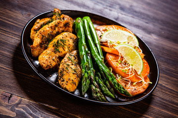 Grilled chicken strips and vegetables