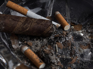 Tarde en mi oficina Disfrutando un cigarro