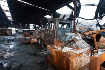 Fototapeta premium Urban exploration / Abandoned recycling industry