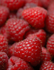 Imagen macro de una pila de frambuesas