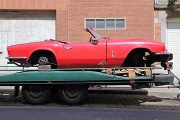 voiture décapotable rouge vintage 