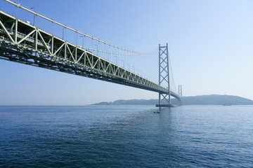 快晴の明石海峡大橋