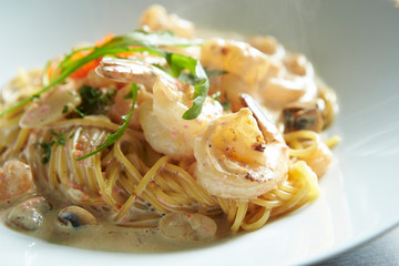 Shrimp and mushroom cream sauce spaghetti