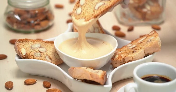 4K - Almond Cookies with Dessert Cream