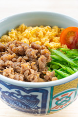 鳥そぼろ丼
