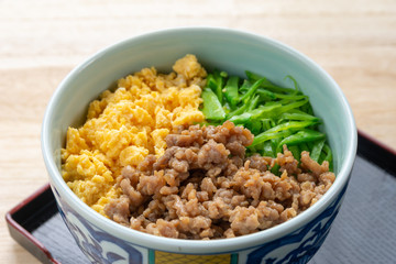 鶏そぼろ丼