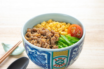 鶏そぼろ丼