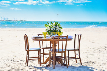 table and chairs on the beach, beach restaurant, romantic lunch by the sea, Tourinhos, RN, Brazil, brazilian beach, beach in sunny day, northeastern brazilian beach, brazilian summer, horizon line
