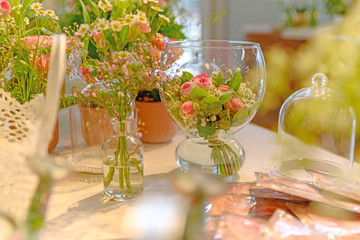 romantische Rosendekorationen im Nude Look