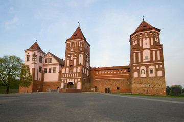 Fototapeta na wymiar Mir Castle in the April twilight. Mir, Belarus