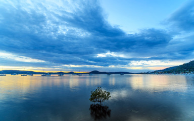 Fototapeta premium Daybreak Waterscape