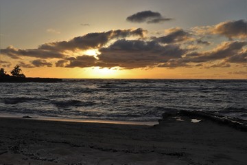 Dusk and sun setting over a beautiful ocean