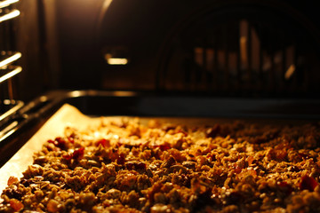 granola to cook in an electric oven