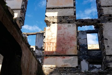 Entkerntes Gebäude in Funchal