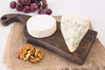 Blue cheese or brie with grapes and nuts