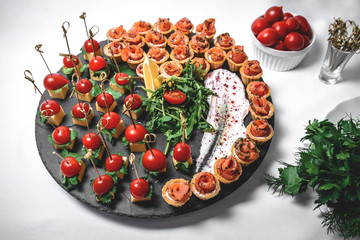 serving tartlets with tomatoes