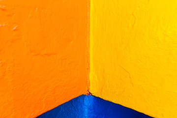 Abstract background of variable geometry and intense yellow and blue colors.