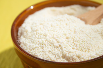 大豆から作られたおからパウダー（okara powder）：豆腐を作るときに出る「おから」を粉末にした健康食材（日本）