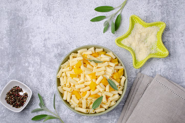 Pasta with slices of yellow pepper