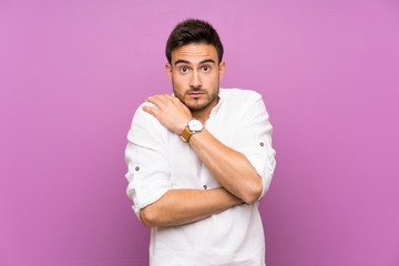 Obraz premium Handsome young man over isolated background freezing