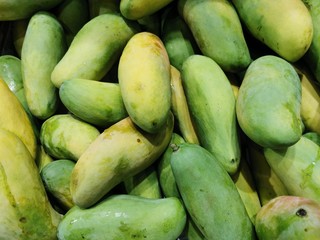green mangoes at the market