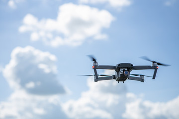 Multicopter Drohne schweben Flug Aufnahme