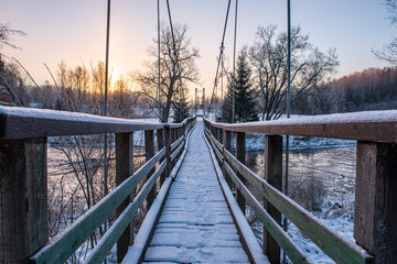 Naklejka premium metal bridge over the river in country