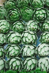 Fototapeta premium alcachofas apiladas en Tianguis de la Ciudad de México.