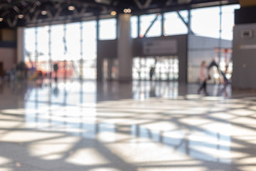 Blurred beautiful bokeh background: blurred airport departure hall - obrazy, fototapety, plakaty