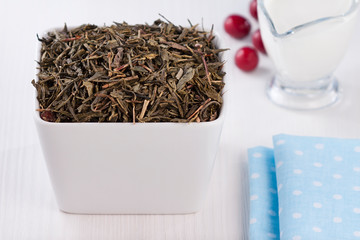 tea with berries