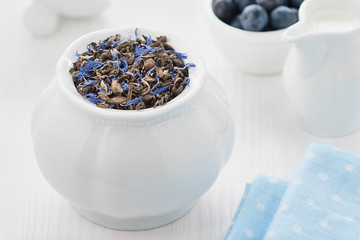 Fototapeta na wymiar tea with blueberrie