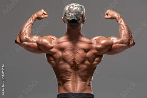 Fototapete Rear View Muscular Man Showing Back Muscles And Biceps Isolated On The Gray Background Strong Male Naked Torso Workout Nikolas Jkd