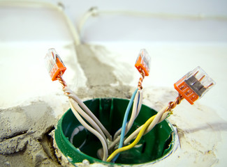 Electrical wiring in the contact box with terminal blocks