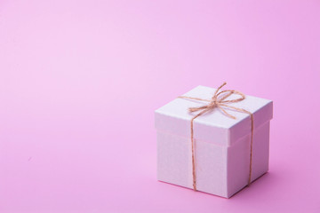 Fototapeta premium Gift box on pink background