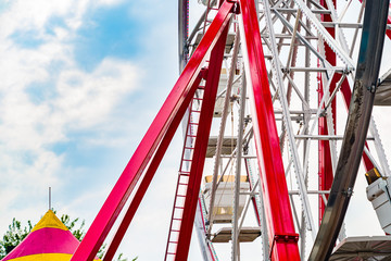 Naklejka premium attraction ferris wheel on sky background, Brooklyn NY US