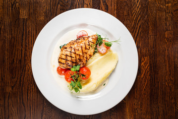 chicken breast with mashed potatoes