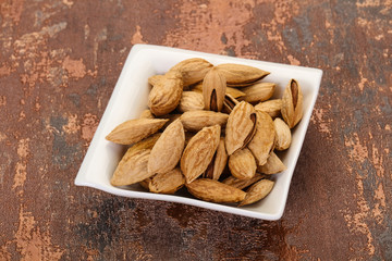 Unpeeled Almonds nuts