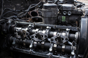 V6 diesel engine camshafts and injectors